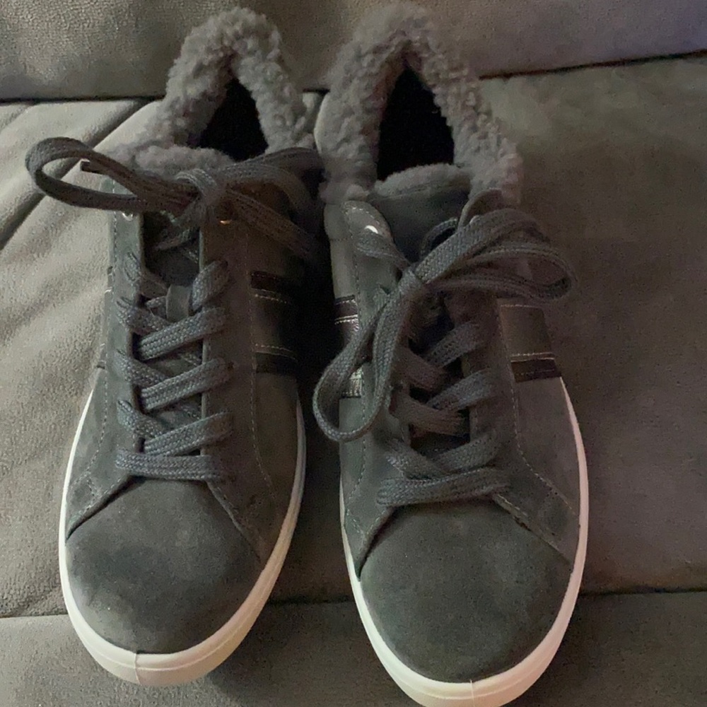 Gray/Silver tennis shoes by Hotter. Size 8 US. UK Size 6. Brand New.